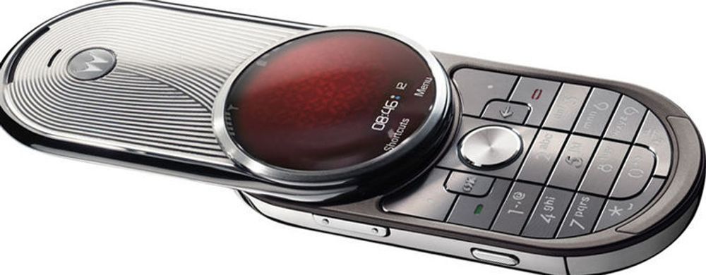 Motorola bommer ifølge Gartner fullstendig på dagens markedssituasjon med modeller som «Aura», en mobiltelefon i rustfritt stål som koster rundt to tusen dollar.