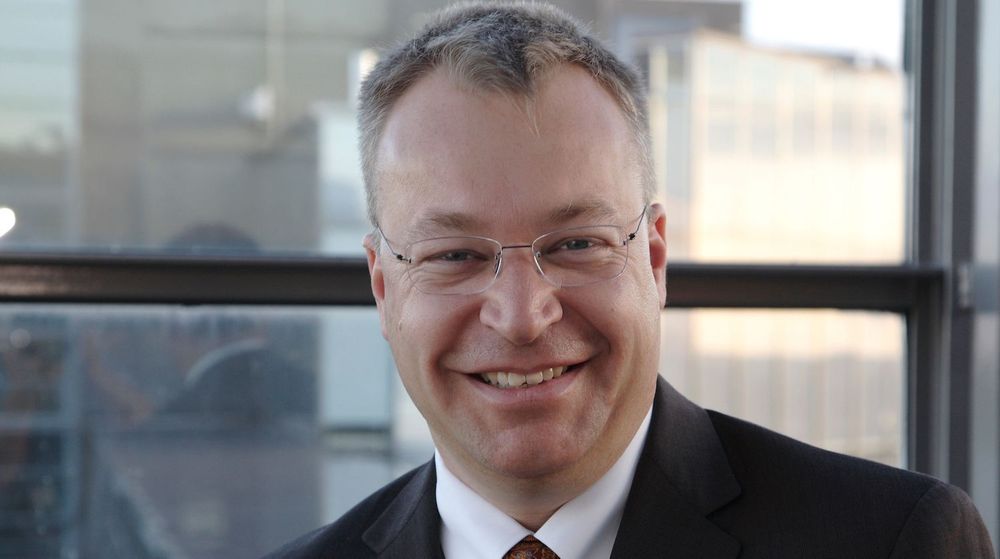 Nokia-sjef Stephen Elop har liten grunn til å smile over utviklingen av aksjekursen til selskapet, som har falt med 40 prosent på tre måneder.