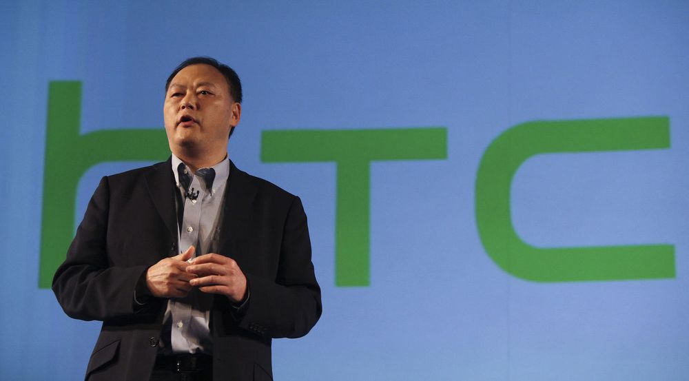 Toppsjef Peter Chou i HTC må klare seg uten Windows 8-produkter, ifølge nyhetsbyrået Bloomberg.