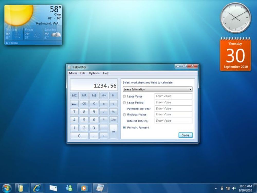 Slik kan skrivebordet i Windows 7 se ut. Gadgets legges rett på bakgrunnen.