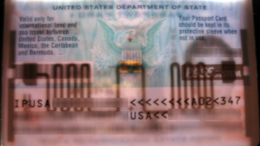 United States Passport Card: Den forholdsvis kraftige antennen viser hvorfor kortet lar seg avlese over store avstander. Personopplysningene er sladdet.