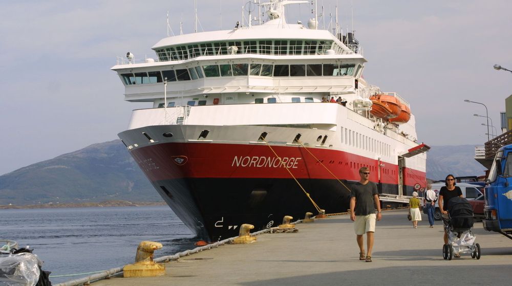 Hurtigruta sørger for at turister får sett kysten av Norge - nå også med bredbåndsdekning på nær 100 prosent.