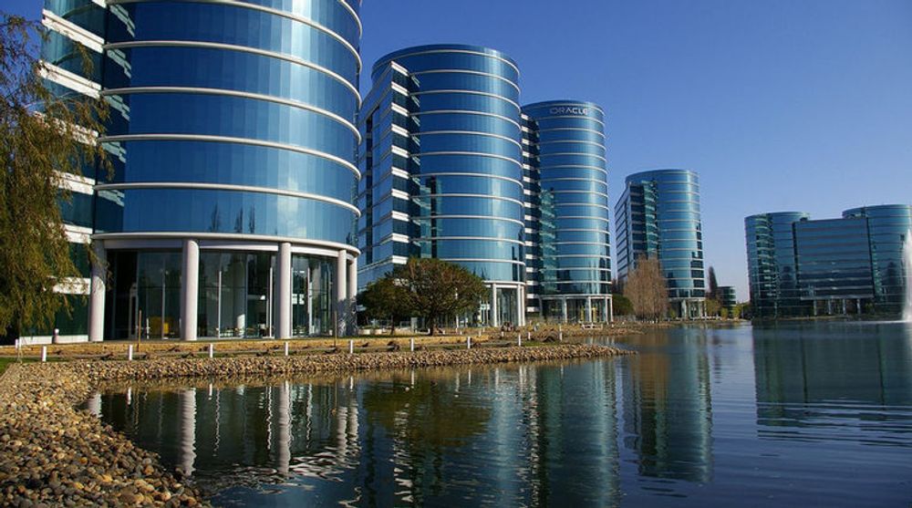 Oracle-databaser, her representert ved selskapets hovedkvarter i California, trues av en kritisk sårbarhet i autentiseringsprotokollen.
