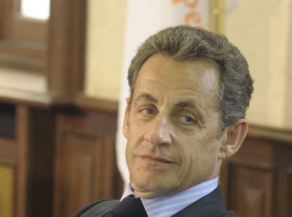 Frankrikes president Nicolas Sarkozy er for tiden formann i G8. I forkant av G8-samlingen i Deauville torsdag, har han innkalt internasjonale nettaktører til et forberedende møte i Paris, kalt eG8.