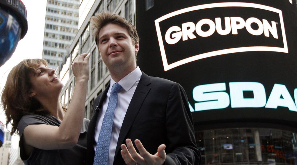 Groupon gikk på børs med et smell i november, men siden har det gått nedover for selskapet, her med grunnlegger og toppsjef, Andrew Mason. Bildet er tatt på noteringsdagen.