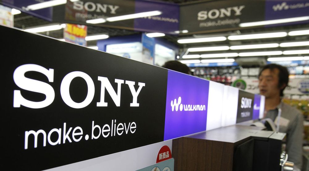 Sony sliter, og skal ifølge den japanske avisen Nikkei nå si opp seks prosent av arbeidsstyrken, 10.000 ansatte. Bildet er fra en elektronikkbutikk i Tokyo.
