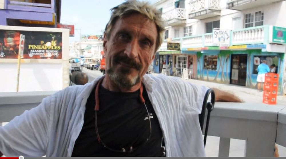 John McAfee, gründeren av IT-sikkerhetsselskapet McAfee, er etterlyst i forbindelse med en drapssak i Belize.