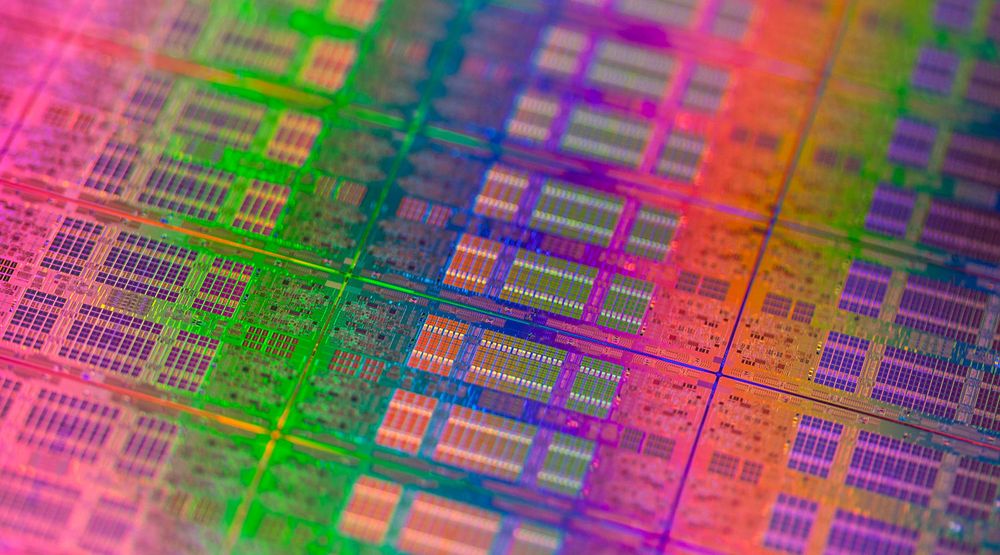 Intels Itanium 9500-prosessor er basert på 32 nanometers prosessteknologi og består av inntil 3,1 milliarder transistorer.
