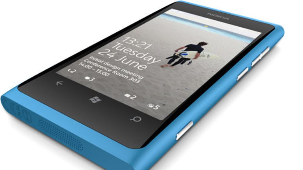 Nokias flaggskip, Lumia 900, har ikke vært den brak-suksessen som det kriserammede selskapet trengte. Aksjekursen har falt kraftig etter at telefonen ble lansert i april, og nå kuttes prisen i det viktigste markedet: USA.
