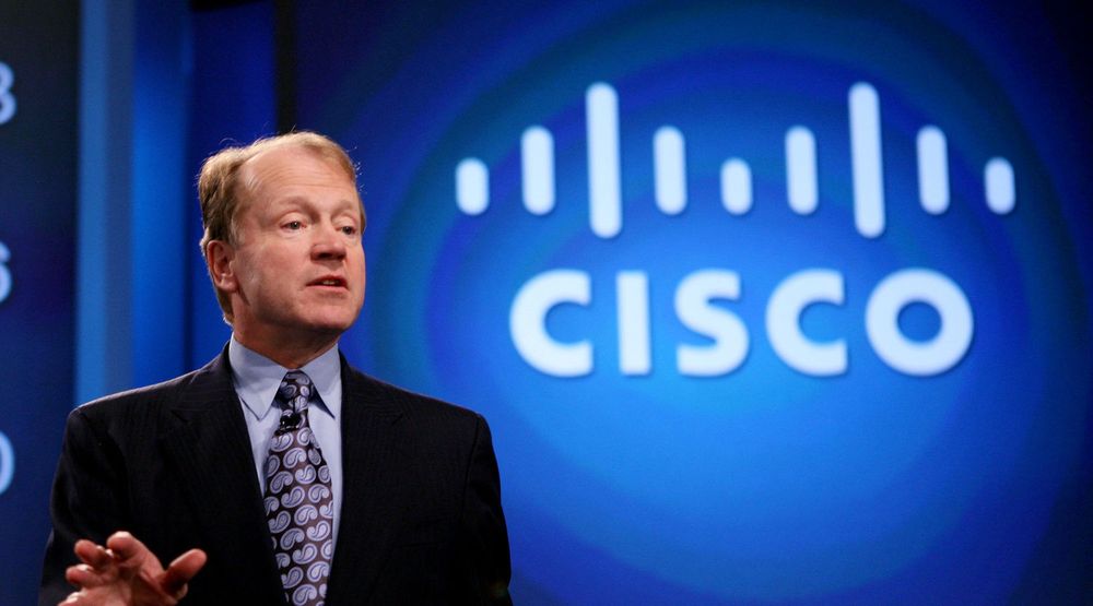 Sterk vekst i Asia redder resultatet til Cisco. Toppsjef John Chambers (bildet) har lyktes med å holde kostnadene i sjakk med kraftige omstruktureringer og solid kutt i staben.