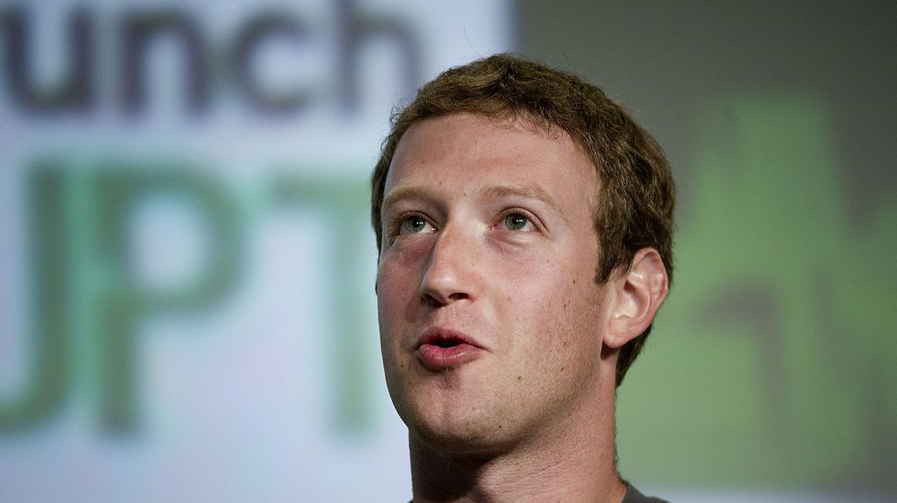 Facebooks grunnlegger og toppsjef, Mark Zuckerberg, vil bruke 2013 til å investere tungt i selskapets mobilsatsning. Selskapet doblet de mobile inntektene i fjerde kvartal, men investorene jublet ikke av den grunn.