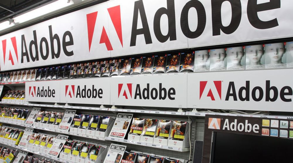 Adobe i butikkhyller i Japan. Selskapets overgang til ny forretningsmodell innebærer at slike hyller vil høre fortiden til.