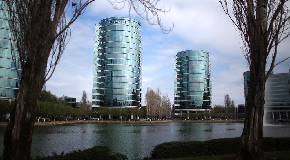 Oracles tall for de siste kvartalene tyder på at tiden er moden for en overgang til nettskyen. Bildet viser Oracles hovedkvarter i Redwood, California, i mars i år.