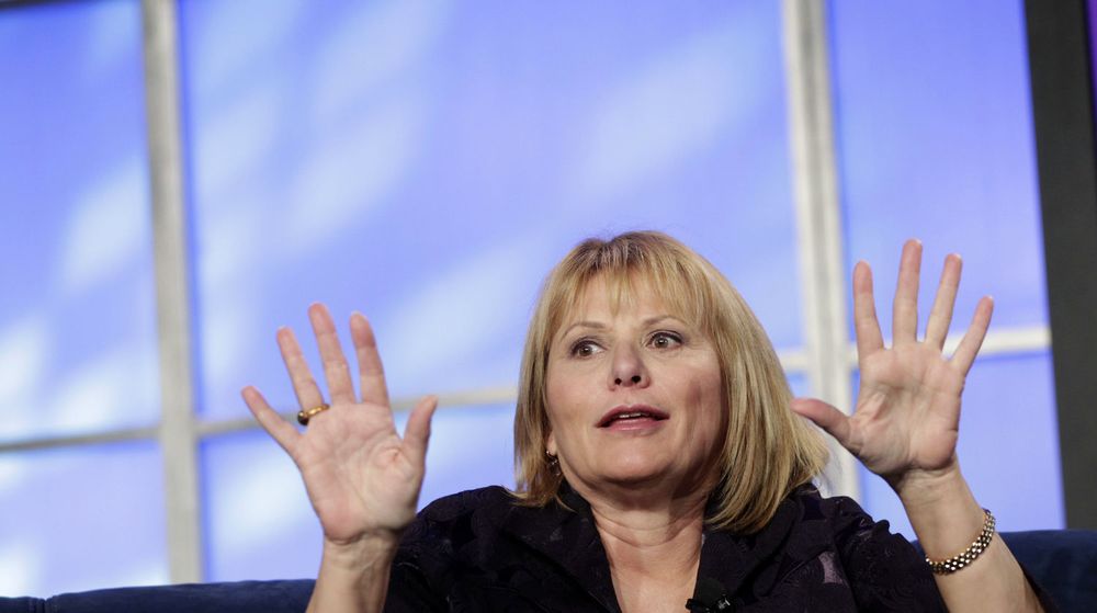 Yahoo-aksjen spratt 6 prosent opp da nyheten om avgangen til Carol Bartz ble kjent.