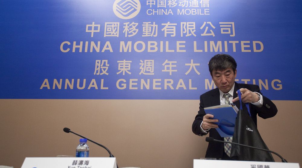 China Mobile, her representert ved styreformann Xi Guoha i anledning selskapets årsmøte i Hongkong i mai, er verdens største mobiloperatør med opp mot 700 millioner abonnenter. Abonnentene tilbys en SMS-basert betalingsløsning som nå viser seg å utnyttes av svindlere.