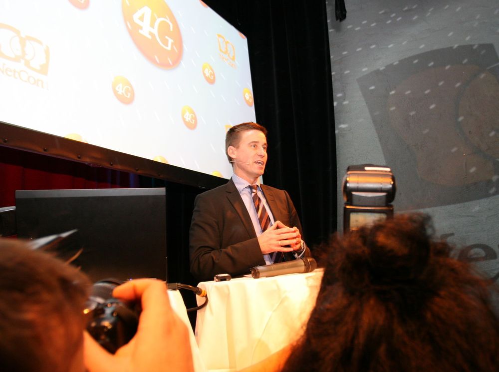 Netcom kaller det 4G selvom andre sier at LTE-teknologien ikke kvalifiserer til det. Her direktør August Baumann under åpningen av deres nye mobilnett i desember 2009.