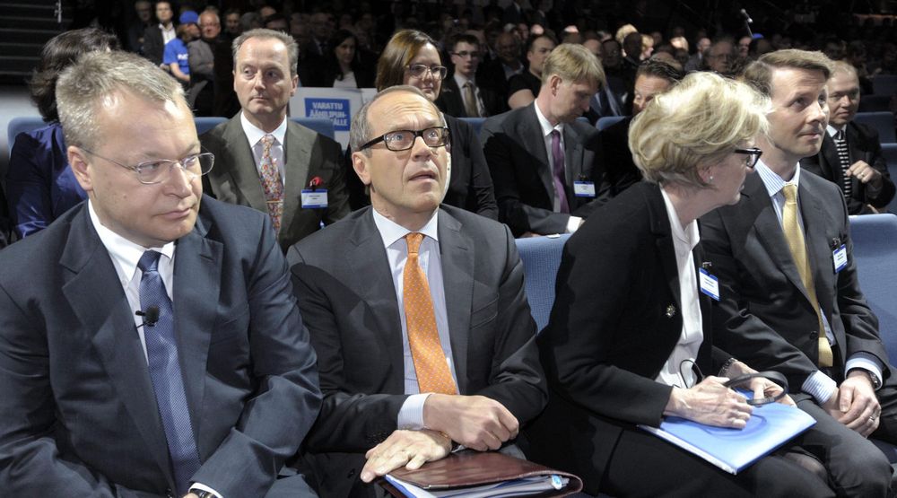 Toppledelsen i Nokia under gårsdagens generalforsamling. Fra venstre administrerende direktør Stephen Elop, avtroppende styreformann Jorma Ollila, viseformann Dame Marjorie Scardino  og påtroppende styreformann  Risto Siilasmaa.