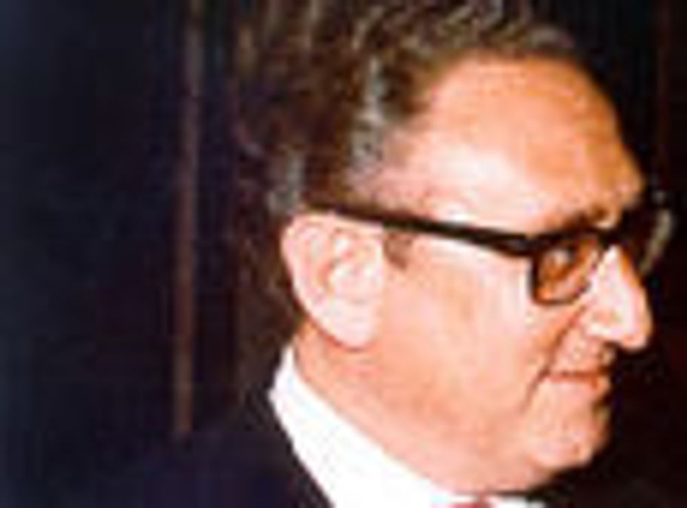 USAs utenriksminister Henry Kissingers to besøk til Kina i 1971 la grunnlaget for diplomatiske forbindelser mellom de to landene. Her sammen med daværende statsminister Zhou Enlai og partileder Mao Zedong.