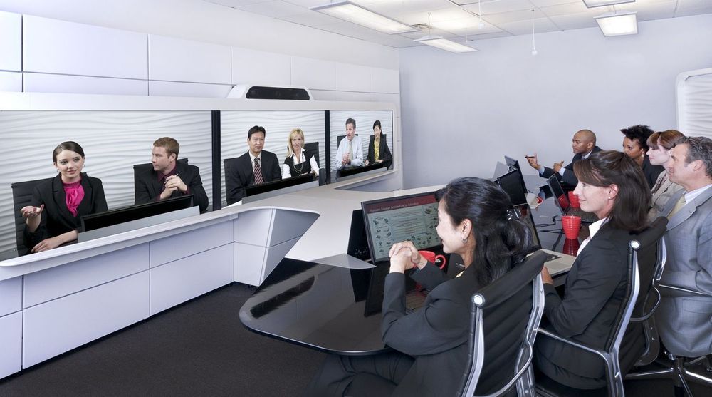Eksempel på videokonferanse: Polycom OTX virtuelt møterom. I Norge brukes videokonferanser hovedsakelig til interne møter.