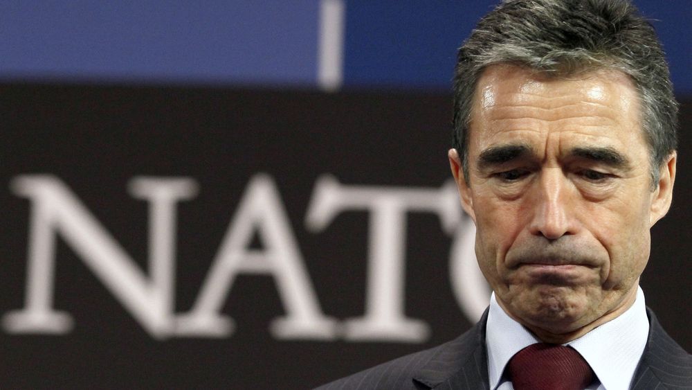 Natos generalsekretær Anders Fogh Rasmussen skal øke alliansens kyberevner. Bildet er fra en pressekonferanse i Brussel 8. desember i år.