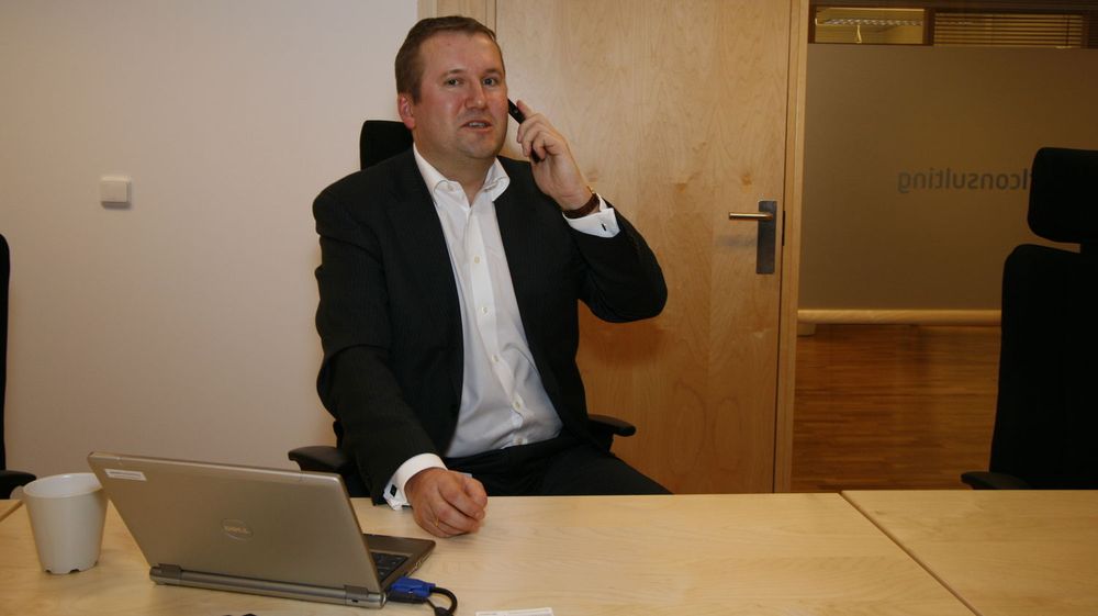 Øystein Jåtog-Rød slutter som toppsjef i konsulentselskapet han startet for to år siden.