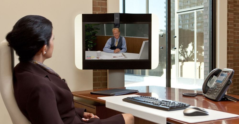 Ideen med den nye Cisco Telepresence 500 er at en 32 tommers skjerm skal gjøre det enkelt å ta virtuelle møter fra kontoret. Skjermen fungerer også som pc-skjerm, etter behov.