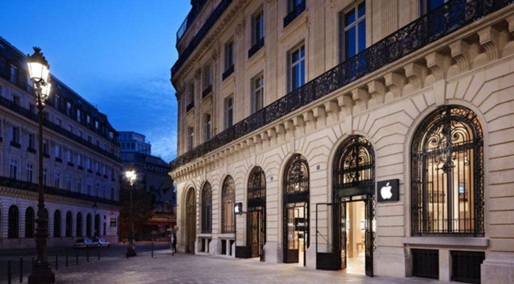 Ranere stakk av med store verdier fra Apple Store i Paris (bildet) på selveste nyttårsaften.