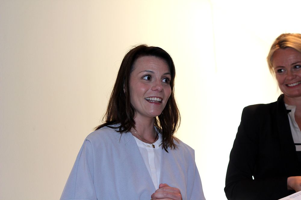 Microsoft Norge presenterte i går Vibeke Hansen som selskapets nye kommunikasjonsdirektør. Hun kommer fra Coca-Cola. Ingjerd Blekei Spiten (til høyre i bildet) er viseadministrerende direktør i IT-selskapet.