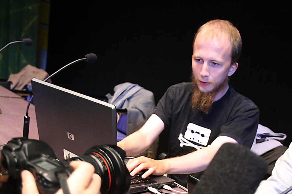 Gottfrid Svartholm Warg er i en ankesak dømt til tre og et halvt års fengsel for datahacking i Danmark. Bildet er fra en eldre pressekonferanse i 2009.
