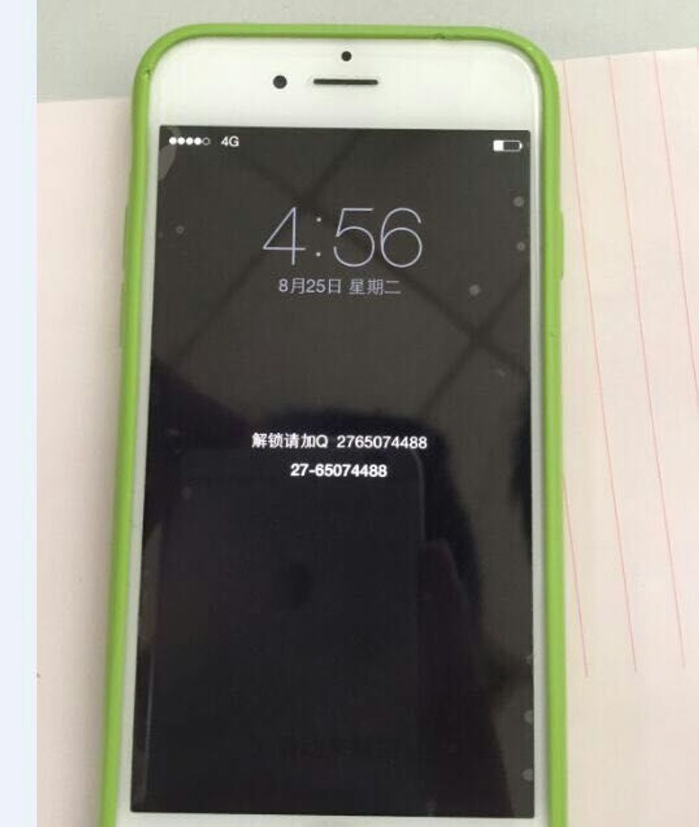 En bruker fikk iPhonen sin låst og mottok en mystisk melding med kontaktinfo for å låse opp enheten.
