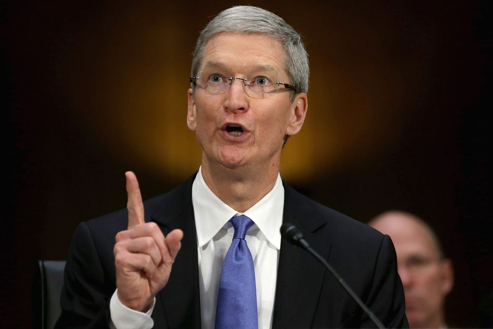Apple-sjef Tim Cook nekter å følge pålegget om å hjelpe FBI med å bryte seg inn på en iPhone. 