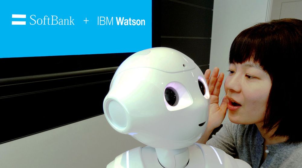 IBM har demonstrert at SoftBanks Pepper-robot, her sammen med IBM-forsker Risa Nishiyama, kan ta i bruk Watson. Roboten blir trolig tilgjengelig for forbrukere til sommeren for omtrent 12 500 kroner.     