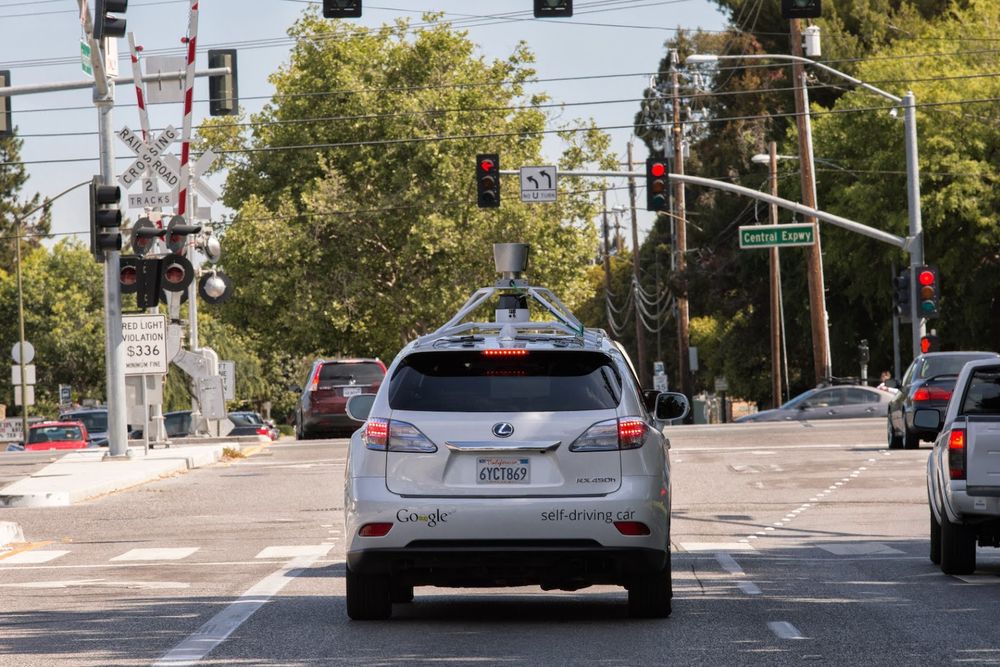 Googles selvkjørende bil. 20 slike ruller på amerikanske veier, stort sett i byene, og samler inn enorme mengder data.