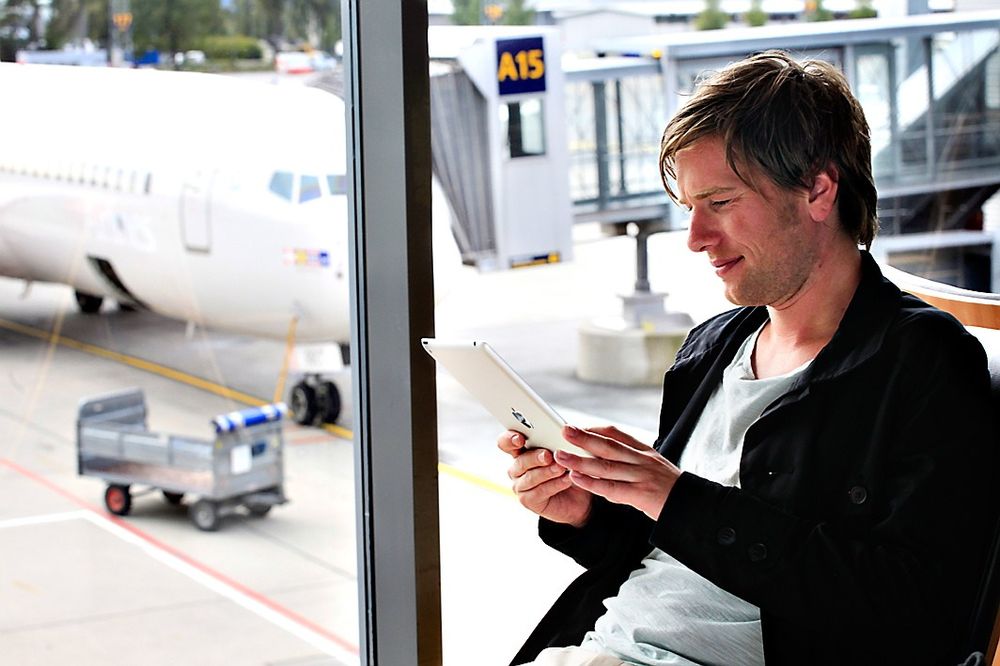 Med flere stikkontakter tilgjengelig, har det blitt enklere få ladet den mobile enheten ved Oslo Lufthavn.