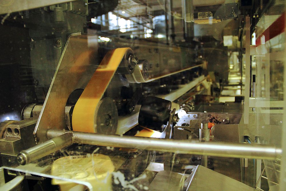 Kostbare remmer og drivhjul på et eldre produksjonsanlegg. Kravet til Skala Maskon var at disse skulle fjernes når et nytt anlegg ble utviklet.t