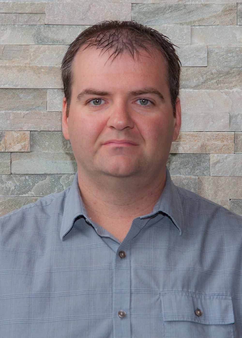 Artikkelforfatter Ed Sharpe har 10 års erfaring i olje- og gassindustrien, og er Prosess Automasjons leder i Suncor Energy, med støtteansvar for aktiviteter på Terra Nova FPSO. Han er Ingeniør utdannet ved Memorial University of Newfoundland med en grad i elektroteknikk, og er en TUV Functional Safety Professional. 