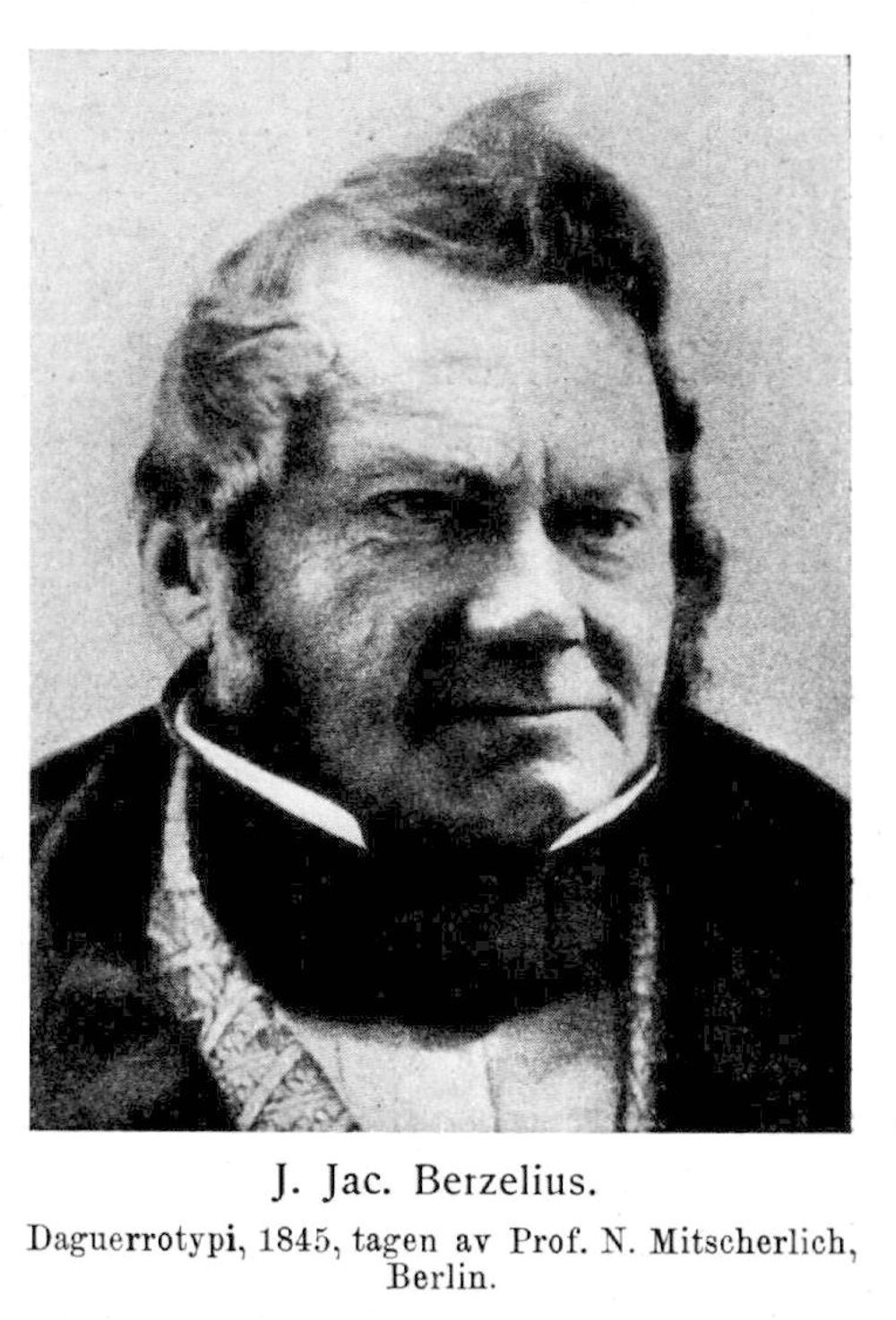 Jöns Jakob Berzelius identifiserte som førstemann silisium som grunnstoff. Det var også Berzelius som ga grunnstoffet navnet Silisium. Daguerrotopi tatt i 1845 av professor M. Mitscherlich.  Kilde: Svensk biografisk leksikon