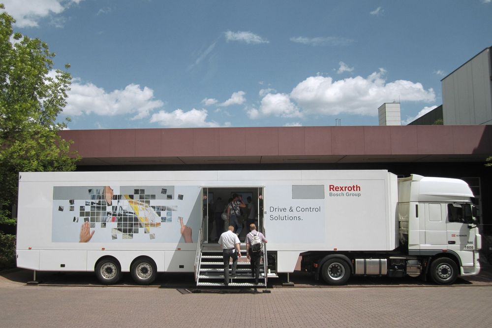 Busser ny teknologi: Bosch Rexroth er i gang med roadshow og drop-in-besøk.