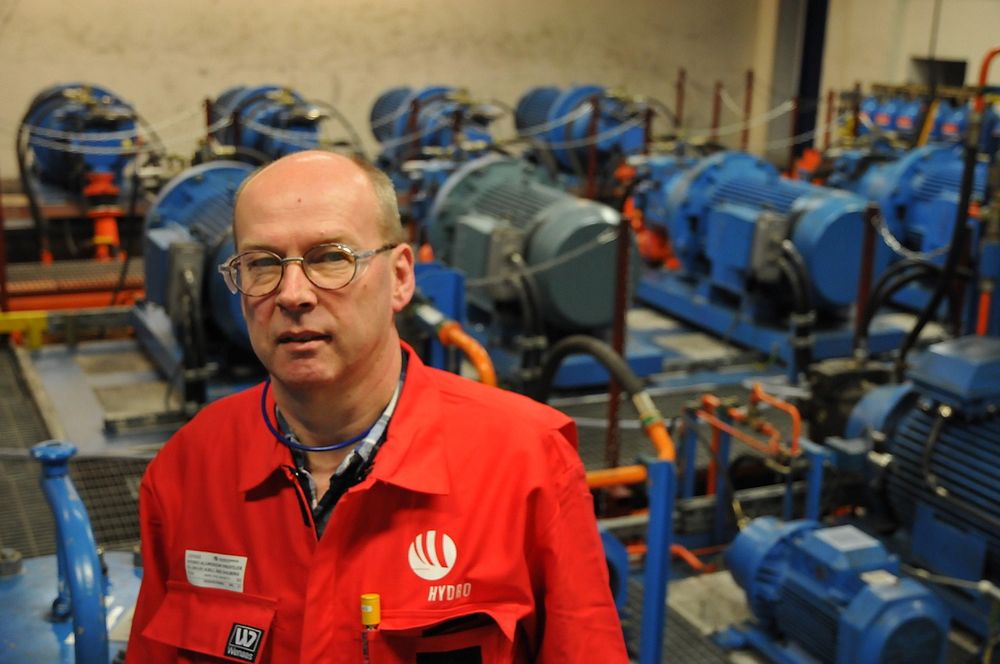 Elektrosjef Kjell Åge Gulberg har laget et energistyringssystem som sparer 400 000 kroner i energikostnader årlig.