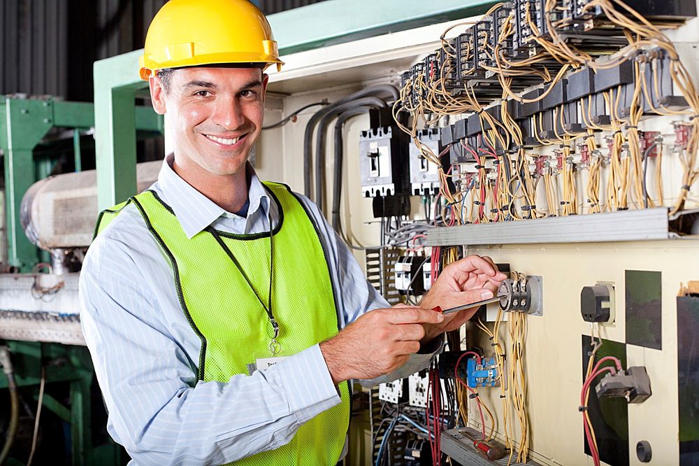 Automatiseringspersoner kan kurses til elektroinstallatører i industrien (Foto Istockphoto).