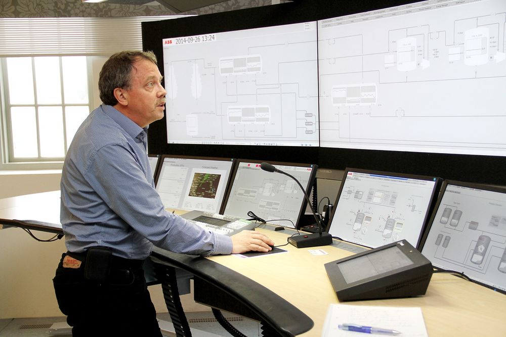 Per Lundmark, senior expert operator effectiveness, mener det er tilstrekkelig med få store skjermer. Kontrollrom med en hel vegg dekket av gigantskjermer har han liten tro på.