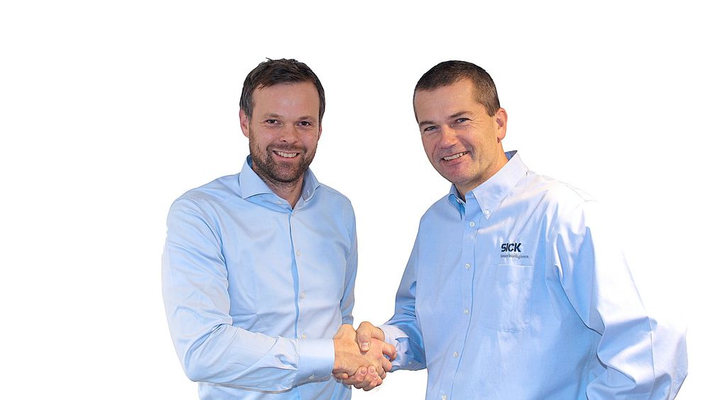To fornøyde herrer, fra venstre Lars Kristian Salvesen, adm. dir i Autek&#10;med sin nye partner Bjørn Ulleberg, Country Sales Manager i SICK
