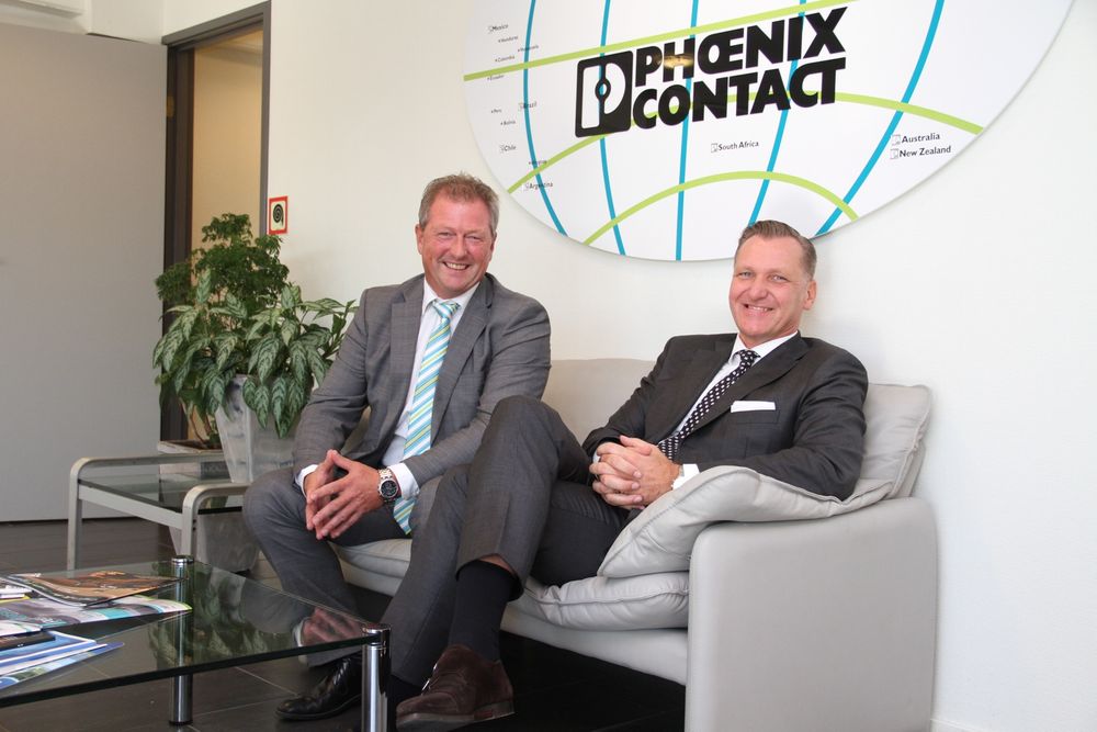 Selskapets justerte kurs ble markert i Oslo da administrerende direktør i det norske Phoenix Contact Henning Grorud (t.v.) og Andreas Rossa åpnet nytt kundesenter i september.