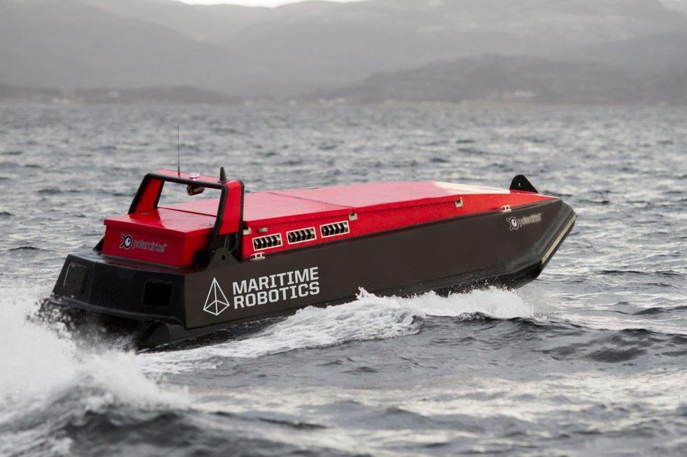 En slik fjernstyrt robotbåt kan kartlegge havbunnen mer effektivt enn tradisjonelle bemannete fartøy.