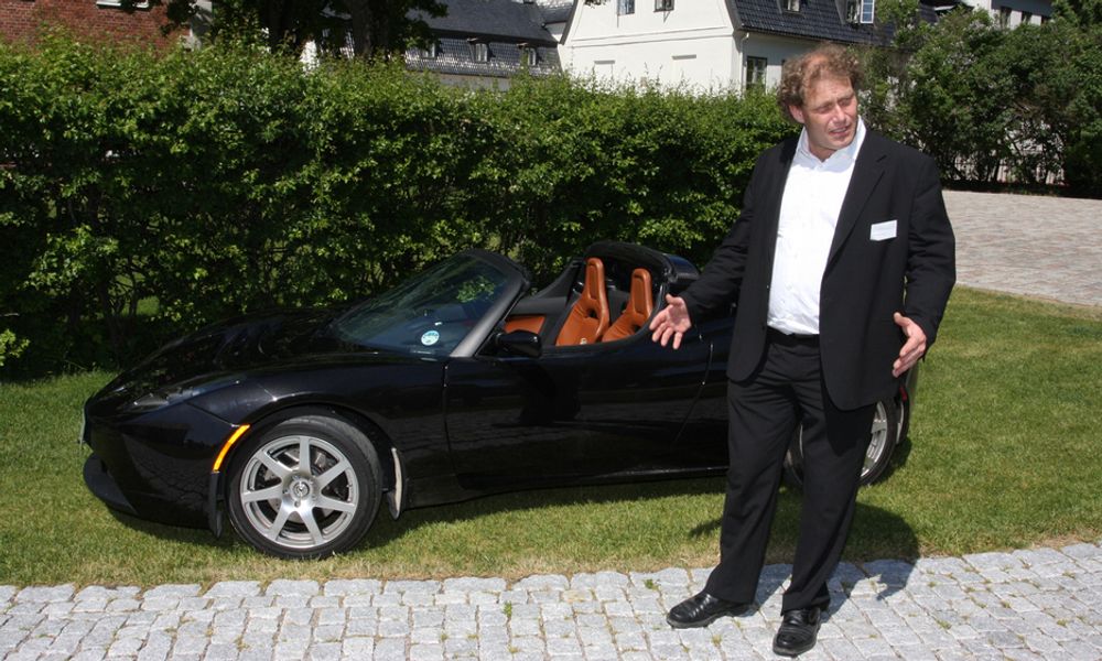 Frederic Hauge ankom klimakonferansen i en lånt Tesla Roadster.