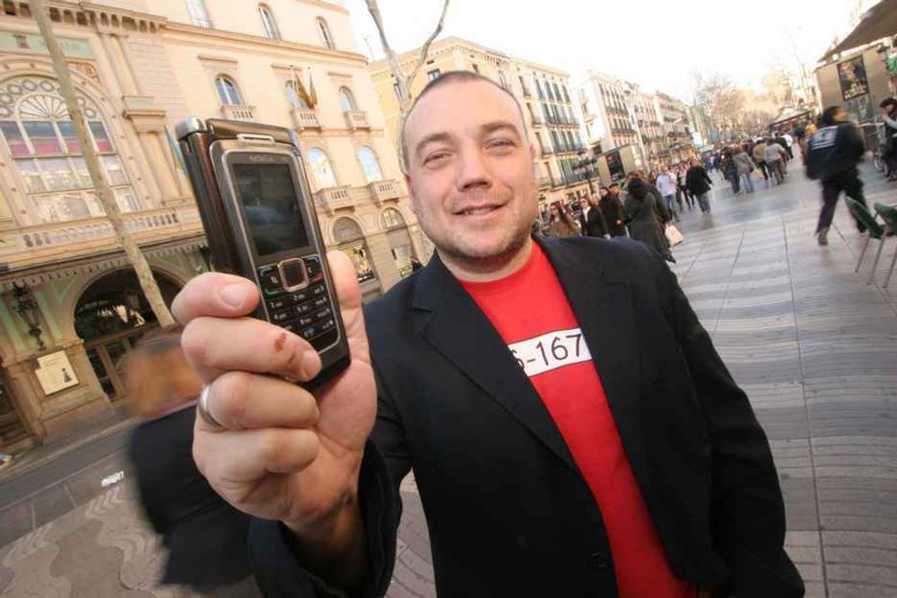 MOBIL RABALDER: Barcelona blir fra mandag morgen verdens mobilhovedstad. Fredrik Syversen fra IKT-Norge er allerede på plass i byens kjente paradegate, La Rambla.
