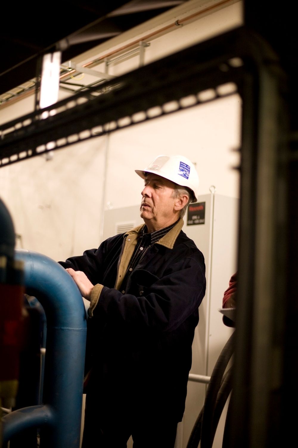 SATSET PÅ HYDRAULIKK: Thomas Ellingsen satset på hydraulikk, selv om selskapet også leverte tilbud på elektriske systemer. Her den hydrauliske hovedpumpen nederst i kjelleren.