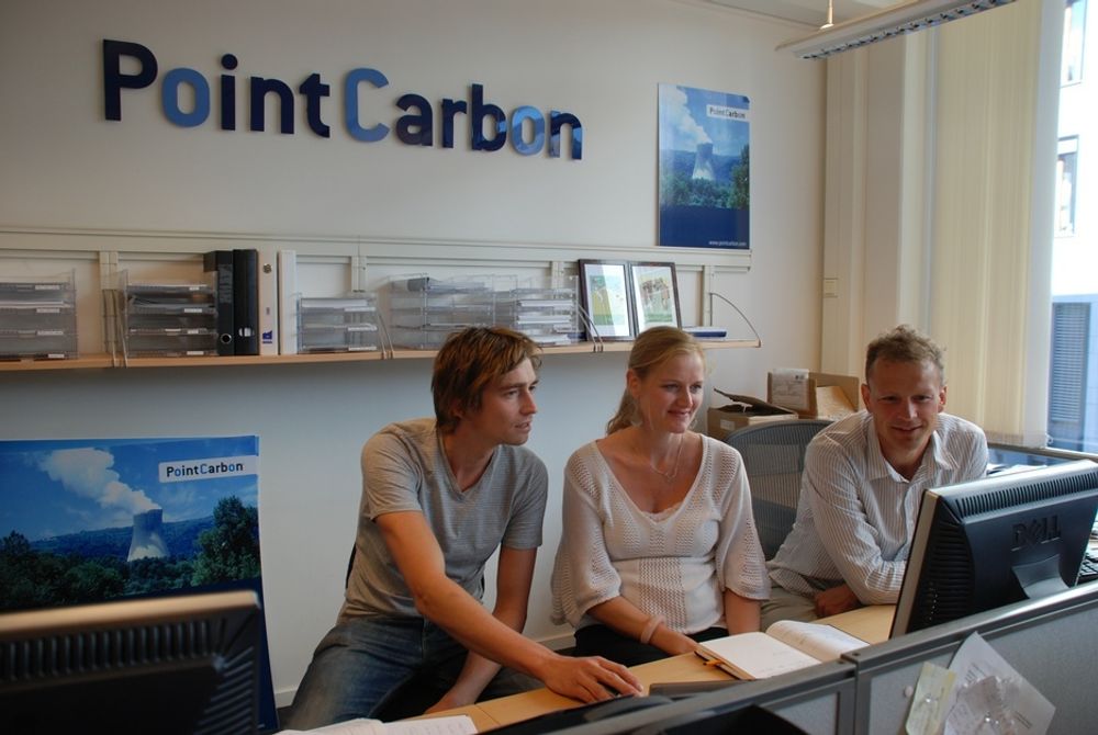 STRENGT KRAV: Senioranalytikerteamet til Point Carbon har regnet på hva slags krav Norge vil få fra EU når fornybardirektivet skal innlemmes i EØS-avtalen. Fra venstre: Karl Magnus Maribu, Hæge Fjellheim og Stig Schjølseth.