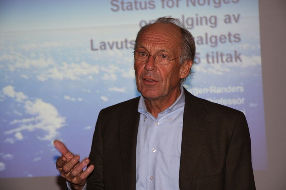 SKEPTISK: Klimaprofessor Jørgen Randers mener kvotesystemet ikke makter å drive frem teknologisk utvikling. - Markedet trenger hjelp fra politikerne, sier han.