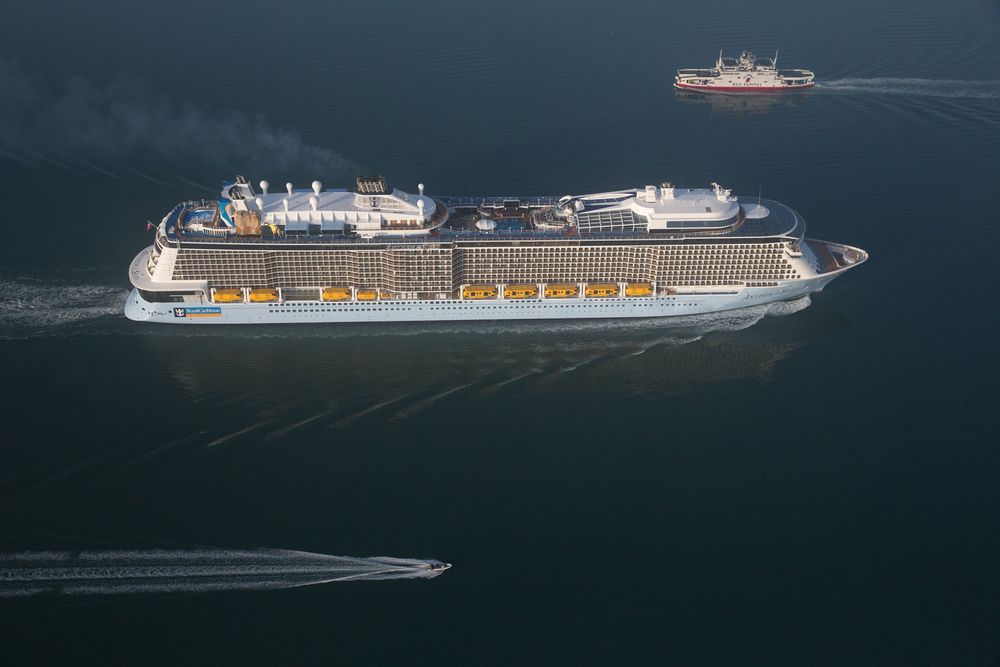 Anthem of the Seas på vei inn til Southampton, der cruisesongen i dag åpner med Middelhavscruise.
